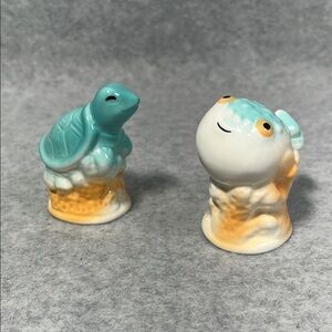 Salt Pepper Shakers Sea Turtle & Puffer Fish Collectible Ceramic‎